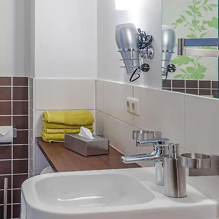 Eisvogel - Ihr Rueckzugsort Am Loppiner